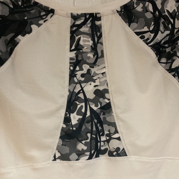 COPY - UA Women's CoolSwitch Run Printed Top - Picture 11 of 12